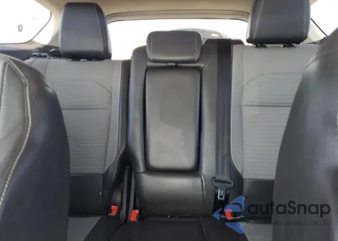 2017 Ford Escape Titanium z USA, uszkodzony, nr VIN 1FMCU9J99HUE93325